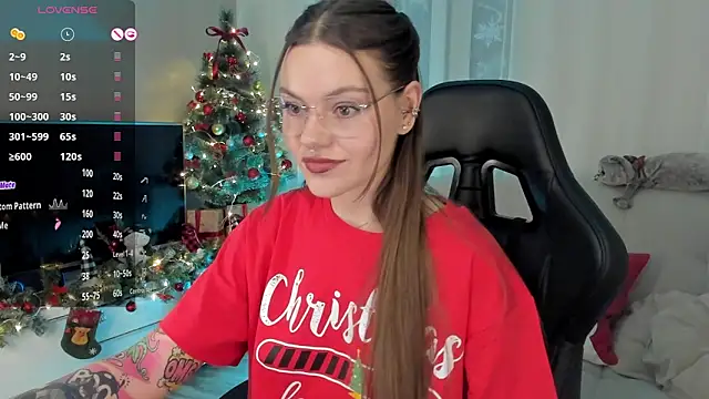 Snapshot of Marta_May_ chatting on 12-18-24, 05:00 Marta May online show from 12-18-24, 05:00