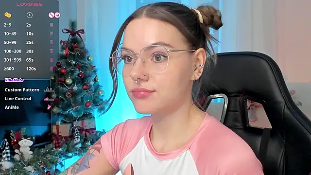 Snapshot of Marta_May_ chatting on 01-14-25, 05:23 Marta May online show from 01-14-25, 05:23