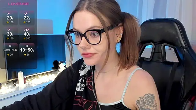Snapshot of Marta_May_ chatting on 01-18-25, 08:40 Marta May online show from 01-18-25, 08:40