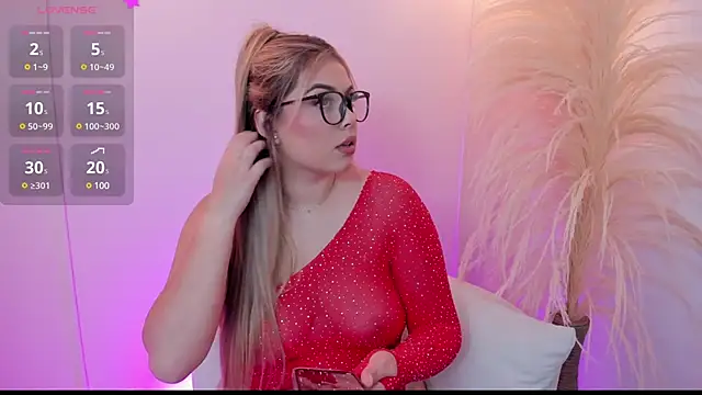 thaliafox  online show from 02-26-25, 04:45