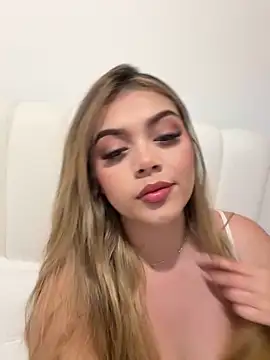 thaliafox  online show from 03-20-25, 04:51