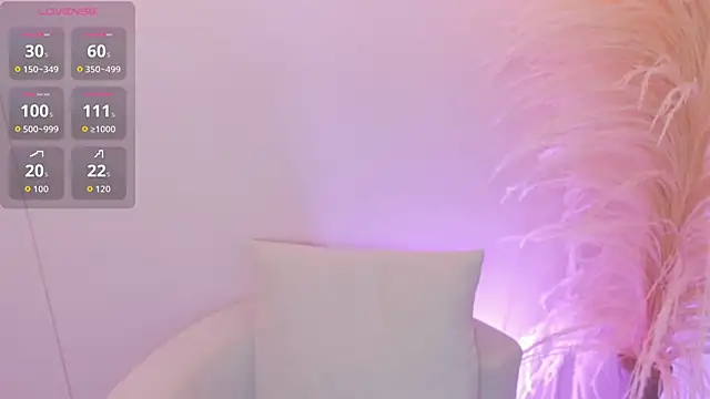 thaliafox  online show from 04-14-26, 06:03