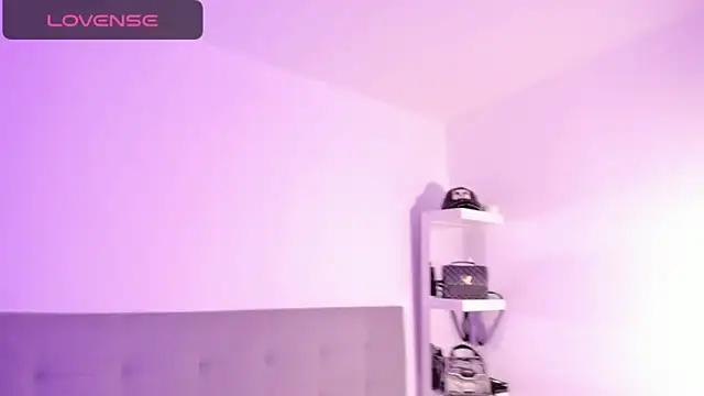 Snapshot of scarlett-jones- chatting on 12-22-24, 07:11 scarlett-jones- online show from 12-22-24, 07:11