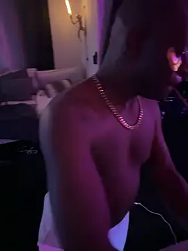 Snapshot of Pressure69mee chatting on 01-19-25, 01:21 Pressure69mee online show from 01-19-25, 01:21