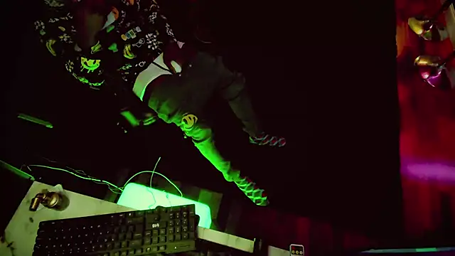 Snapshot of Pressure69mee chatting on 02-02-25, 04:37 Pressure69mee online show from 02-02-25, 04:37