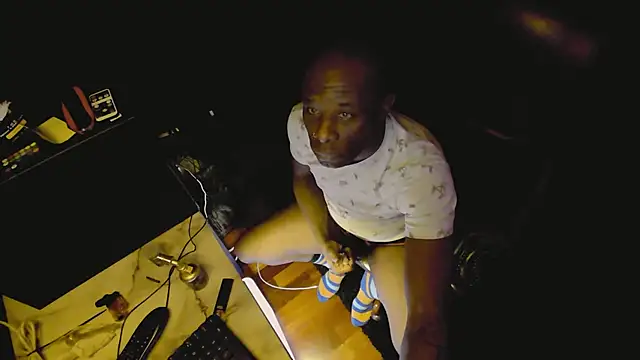 Snapshot of Pressure69mee chatting on 02-06-25, 03:16 Pressure69mee online show from 02-06-25, 03:16