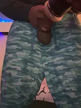 Snapshot of Pressure69mee chatting on 02-17-25, 03:15 Pressure69mee online show from 02-17-25, 03:15