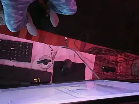 Snapshot of Pressure69mee chatting on 02-17-25, 08:19 Pressure69mee online show from 02-17-25, 08:19