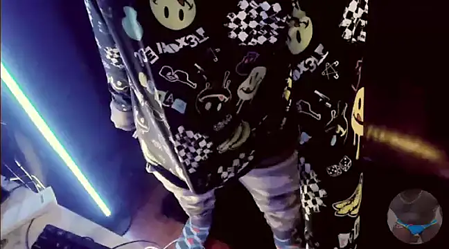 Snapshot of Pressure69mee chatting on 02-24-25, 08:14 Pressure69mee online show from 02-24-25, 08:14