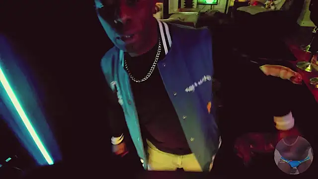 Snapshot of Pressure69mee chatting on 02-26-25, 09:05 Pressure69mee online show from 02-26-25, 09:05