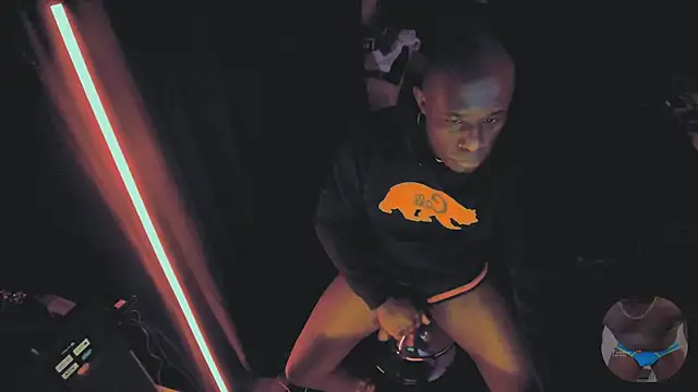 Snapshot of Pressure69mee chatting on 02-27-25, 11:04 Pressure69mee online show from 02-27-25, 11:04