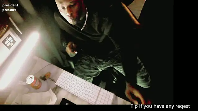 Snapshot of Pressure69mee chatting on 03-21-25, 05:11 Pressure69mee online show from 03-21-25, 05:11