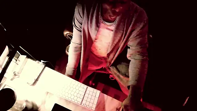 Snapshot of Pressure69mee chatting on 03-21-25, 11:34 Pressure69mee online show from 03-21-25, 11:34