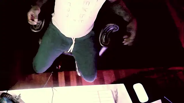 Snapshot of Pressure69mee chatting on 03-23-25, 03:21 Pressure69mee online show from 03-23-25, 03:21