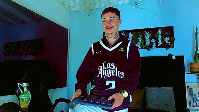 HannibalLester online show from 03-08-26, 05:22