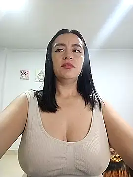 Snapshot of hailey85 chatting on 12-22-25, 11:46 hailey85 online show from 12-22-25, 11:46