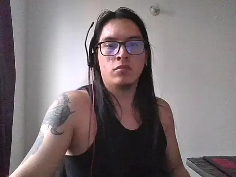 Snapshot of Pitton031 chatting on 12-15-25, 10:25 Pitton031 online show from 12-15-25, 10:25