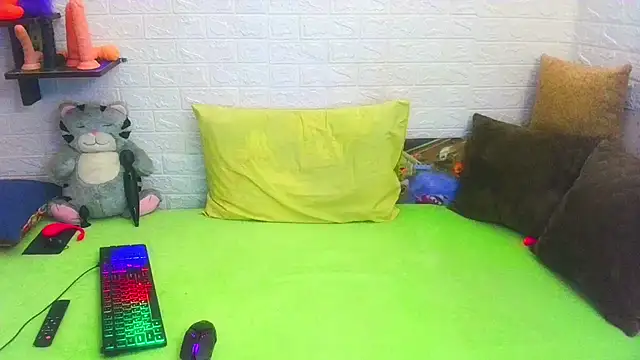 Snapshot of RedHousewife chatting on 02-19-25, 11:14 RedHousewife online show from 02-19-25, 11:14