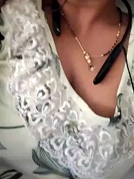 Snapshot of lovelyruhi chatting on 12-04-24, 05:00 lovelyruhi online show from 12-04-24, 05:00