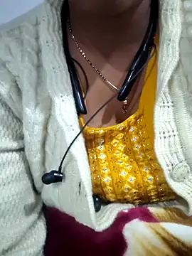 Snapshot of lovelyruhi chatting on 01-06-25, 11:18 lovelyruhi online show from 01-06-25, 11:18