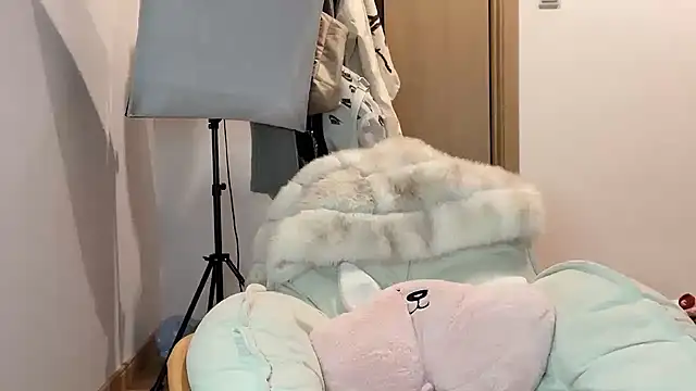 Lili-2 online show from 01-17-25, 06:12