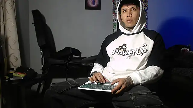 Nickhot0609 online show from 01-21-25, 01:08