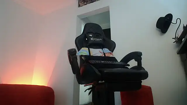 Snapshot of Madame_Shein_ chatting on 02-28-25, 03:37 Madame Shein online show from 02-28-25, 03:37