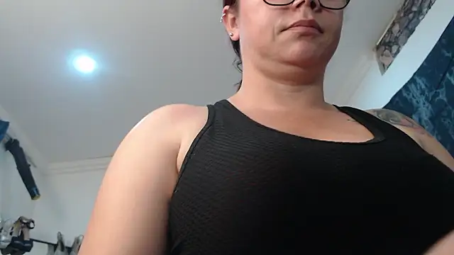 Snapshot of Madame_Shein_ chatting on 03-21-26, 05:27 Madame Shein online show from 03-21-26, 05:27