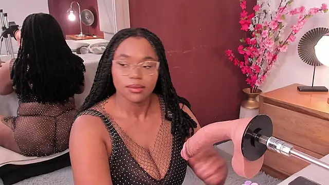 Snapshot of Makena_gh chatting on 05-19-26, 02:07 Makena gh online show from 05-19-26, 02:07