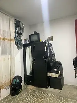 Jestebanano online show from 11-12-25, 05:08