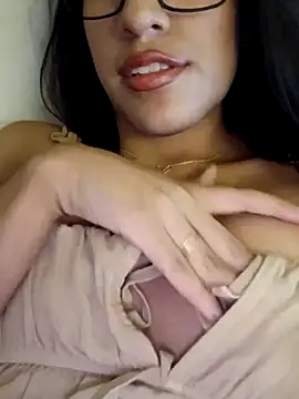 AleFantasy0001 online show from 03-04-25, 07:11