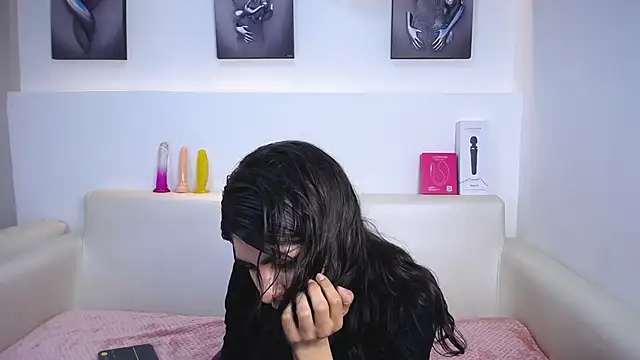 Melodi Roux online show from 10-21-25, 01:01