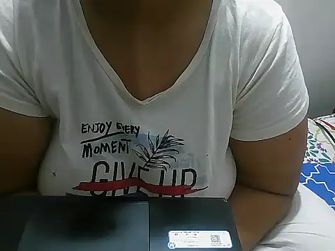 Snapshot of Queen_of_boobs01 chatting on 01-15-25, 07:55 Queen of boobs01 online show from 01-15-25, 07:55