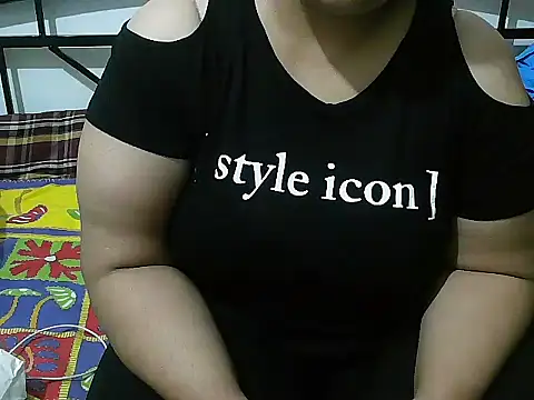 Snapshot of Queen_of_boobs01 chatting on 01-19-25, 06:53 Queen of boobs01 online show from 01-19-25, 06:53