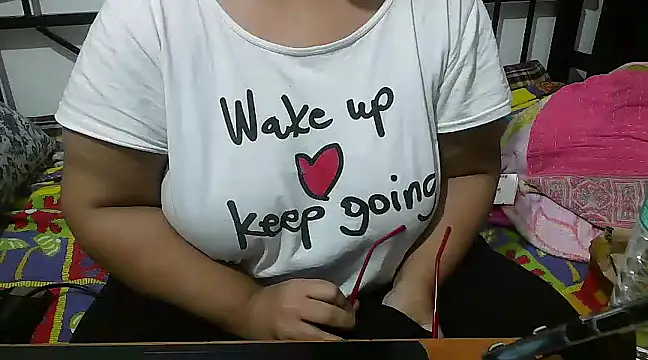 Snapshot of Queen_of_boobs01 chatting on 01-28-25, 03:25 Queen of boobs01 online show from 01-28-25, 03:25