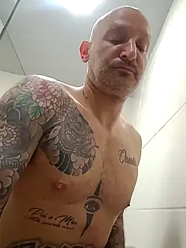 Snapshot of rolesexy chatting on 11-17-25, 02:39 rolesexy online show from 11-17-25, 02:39