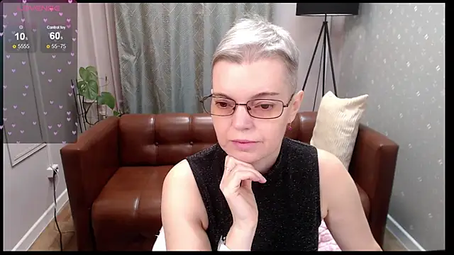 Cutie Erikaa1 online show from 11-18-25, 02:17