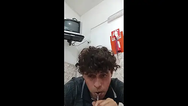 Snapshot of luisfer_306 chatting on 02-27-25, 06:31 luisfer 306 online show from 02-27-25, 06:31