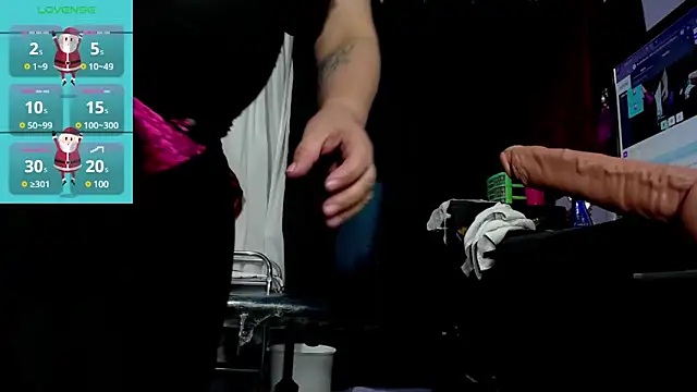 Snapshot of bigassruby45 chatting on 12-19-24, 12:02 bigassruby45 online show from 12-19-24, 12:02