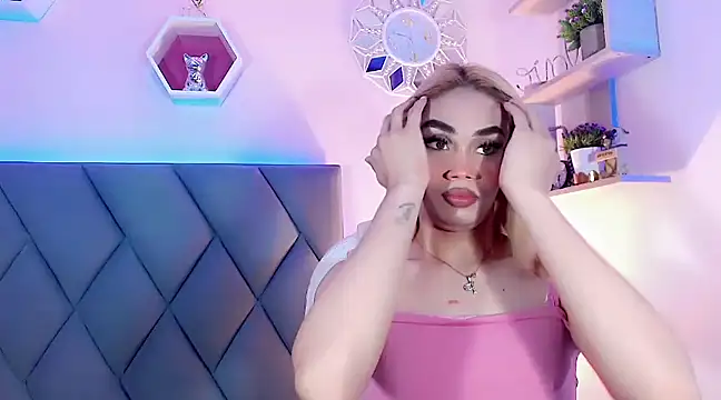 Snapshot of Hallyhott chatting on 12-02-24, 12:29 Hallyhott online show from 12-02-24, 12:29