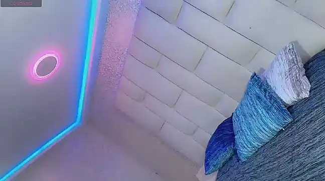 Snapshot of Hallyhott chatting on 02-25-25, 07:42 Hallyhott online show from 02-25-25, 07:42