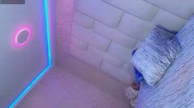 Snapshot of Hallyhott chatting on 02-26-25, 10:26 Hallyhott online show from 02-26-25, 10:26