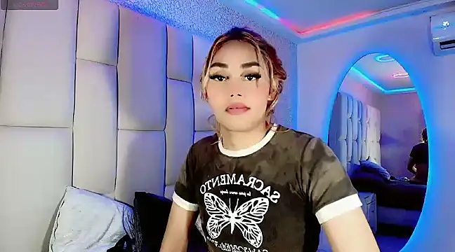 Snapshot of Hallyhott chatting on 03-09-25, 10:30 Hallyhott online show from 03-09-25, 10:30