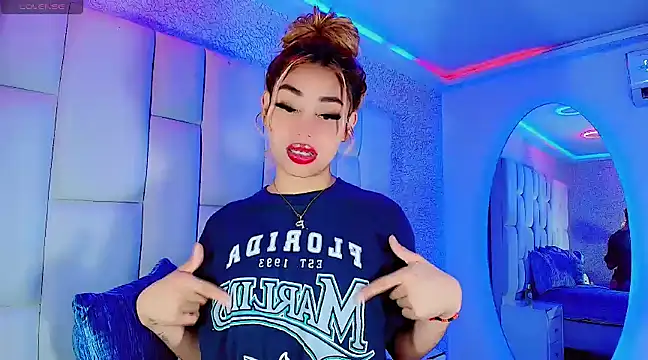 Snapshot of Hallyhott chatting on 03-10-25, 04:49 Hallyhott online show from 03-10-25, 04:49