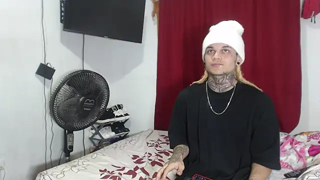 Snapshot of karitto_ chatting on 12-13-24, 03:27 karitto online show from 12-13-24, 03:27