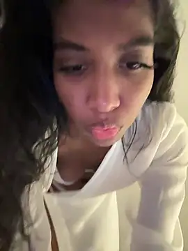 Snapshot of IamCrystal2 chatting on 12-16-24, 02:25 IamCrystal2 online show from 12-16-24, 02:25