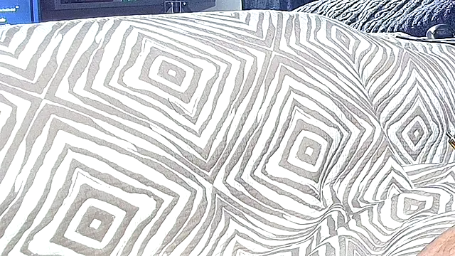 Snapshot of snowpanter chatting on 01-25-25, 11:00 snowpanter online show from 01-25-25, 11:00