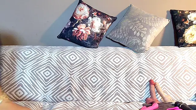 Snapshot of snowpanter chatting on 09-15-25, 07:52 snowpanter online show from 09-15-25, 07:52