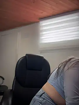 imlindapink online show from 10-23-25, 05:44