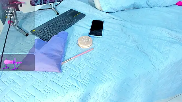 Snapshot of JulietaKane chatting on 10-25-25, 05:04 JulietaKane online show from 10-25-25, 05:04